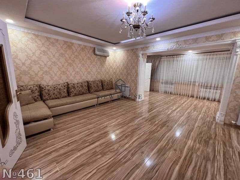 Центр города квартира большая просторная <br />
Дом спец пла