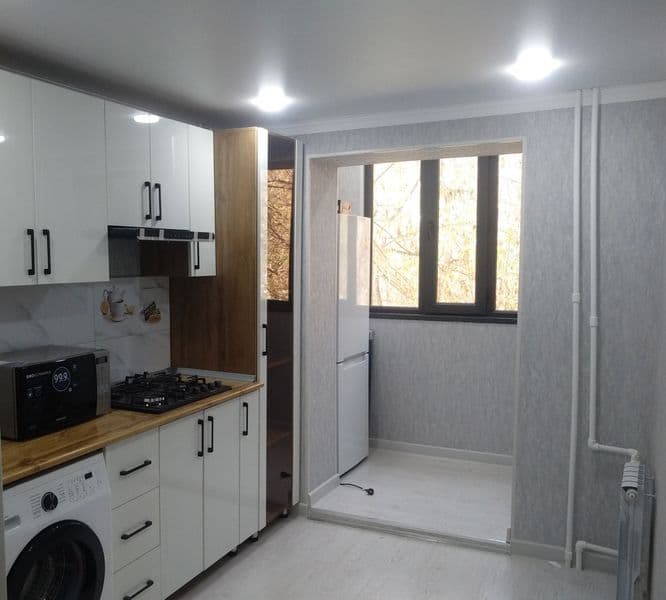 Светлая уютная 1 комнатная квартира со свежим ремонтом новой