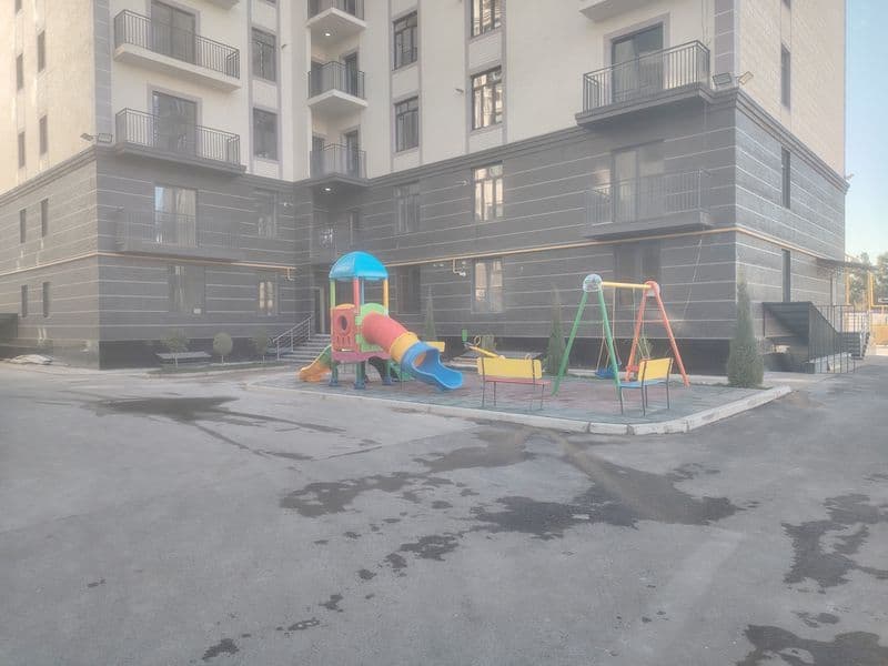 Янги уй-жой, хали хеч ким яшамаган. Шахар марказида.