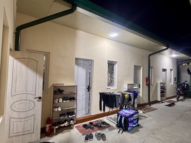 Assalomu aleykum bizda erkaklar va o’gil bolalar uchun hona 