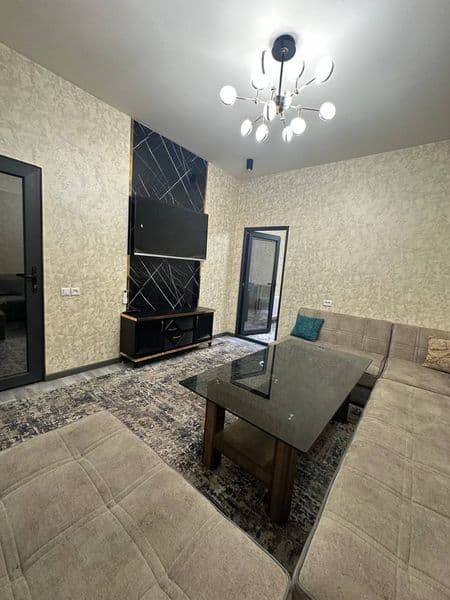 Сдается квартира иностранцам или молодой семье<br />
• Район