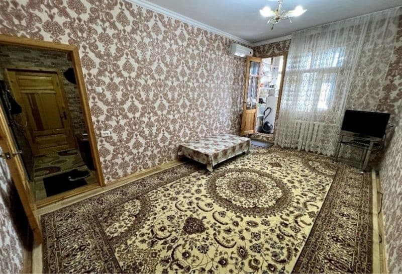 переделанная в 3-комнатную.<br />
Яшнабад, рядом с рынком Ка