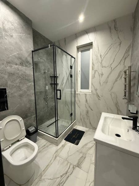 Сдается в Шумиловском городке  по ул. Ош 2 комнатная квартир