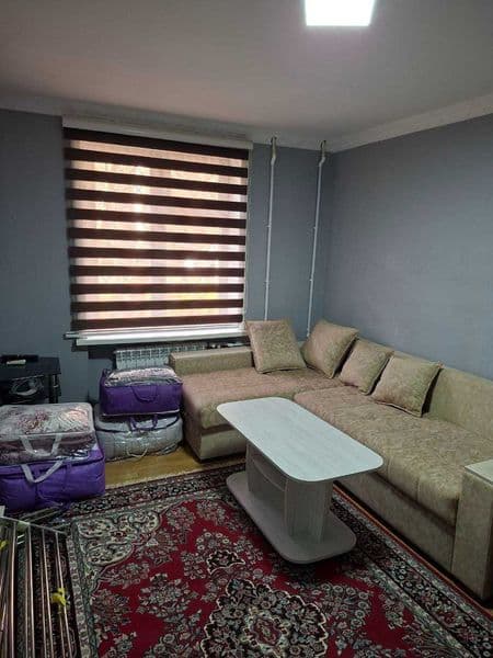 Сдаю в аренду в центре метро Космонавты<br />
2х комнатная<b — фото 3