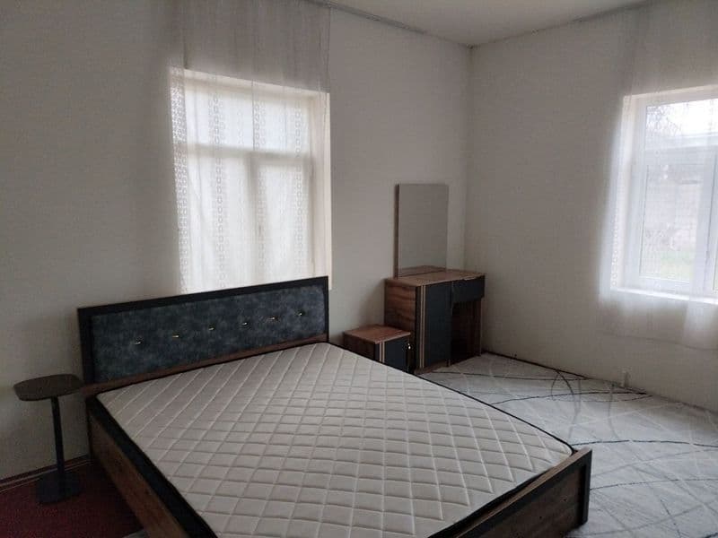 Арендага квартирага участка ховлиси билан. Ховлида мевали да — фото 2