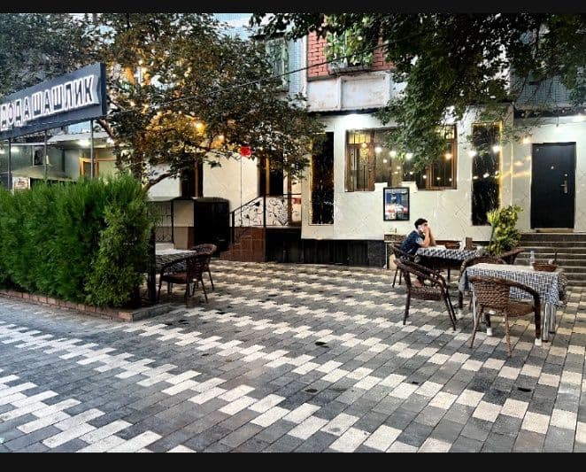 Algoritmda arendaga joy bor.<br />
Ikkita 3 xonali kv. Bitta