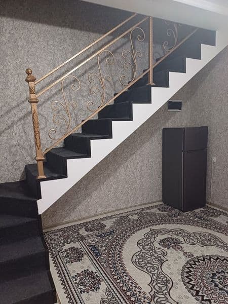 Срочно сдаётся 2× этажный коттедж с 2 комнатная <br />
Со вс — фото 2