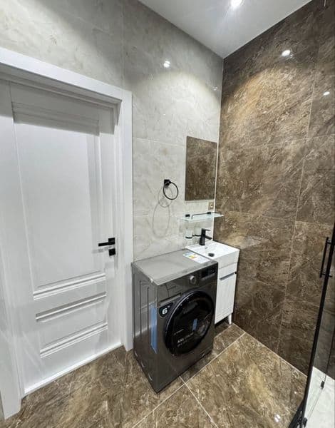 Квартира в новостройке укомплектована полностью мебелью и те — фото 4