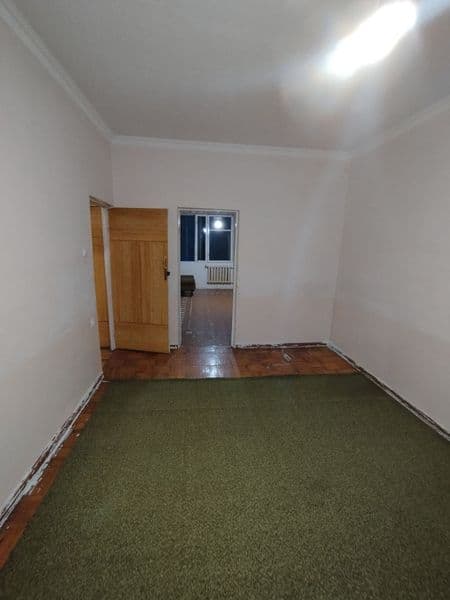 Юнусабад -11 сдаётся двухкомнатная квартира, чистая, пустая.