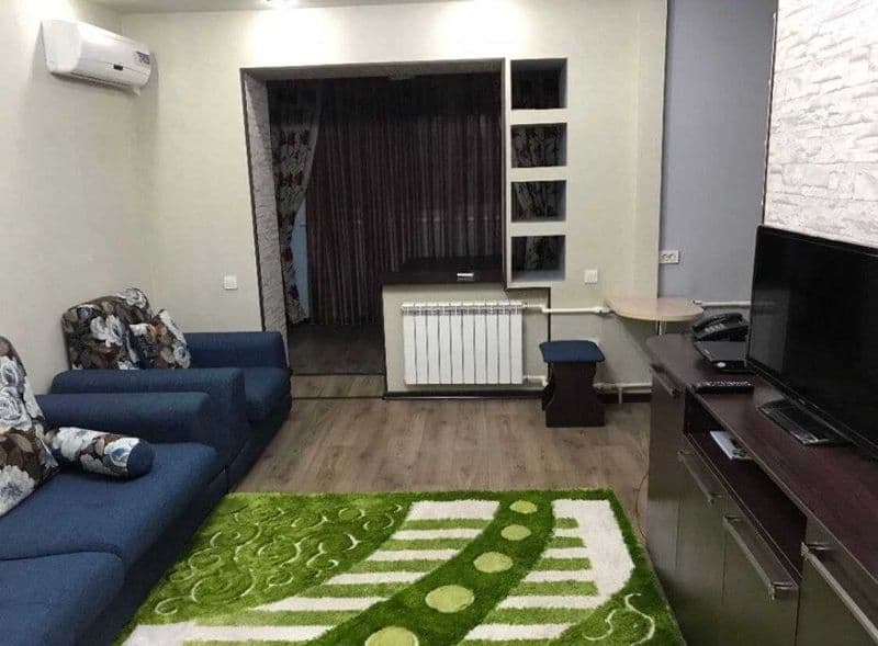 Сдаётся срочно квартира, рядом с аския базар. В квартире ест