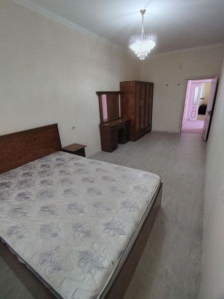 Yakkasaroy Qushbegi Masjidi yonida <br />
2 xonali kvartira 