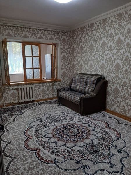 Сдается 1-комн переделанная в 2-х комн квартира <br />
семье
