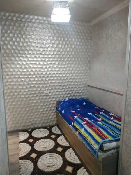 Срочня сдаётся квартира 3 комнта  Студия. Очень чистая. Все  — фото 4