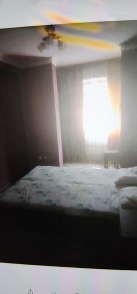 Сдам квартиру на 1 этаже 4 комнатную,двухэтажную.<br />
Рядо