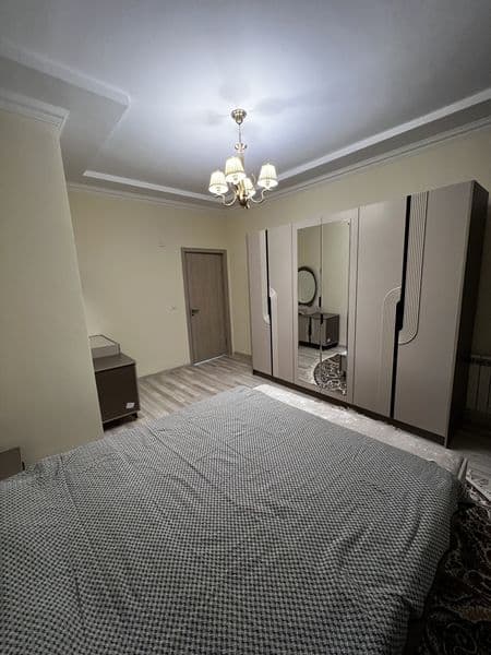 Сдаётся квартира желательно на долгий срок <br />
Цена :1200 — фото 3