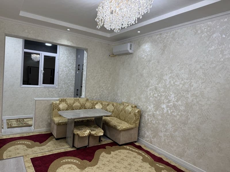 Ahmaddonish metroni oldida bir hona ikki hona qilingan arend