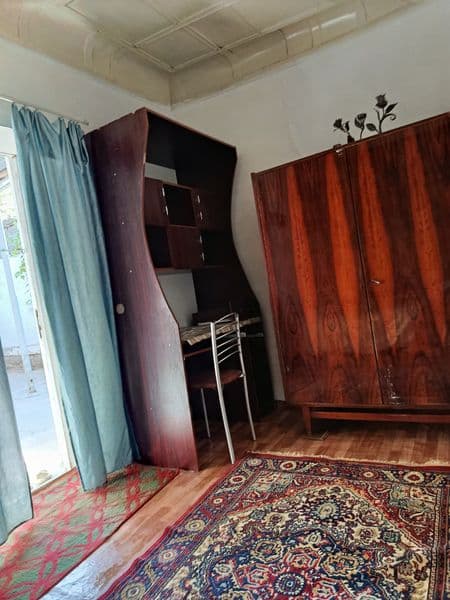 Сдается отдельная комната в доме на земле, вход в комнату ра