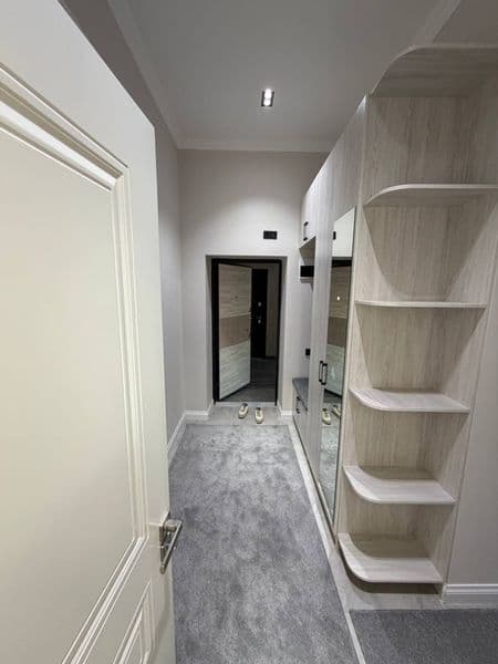 Отличное расположение дома - всё рядом - много магазинов, Це — фото 4