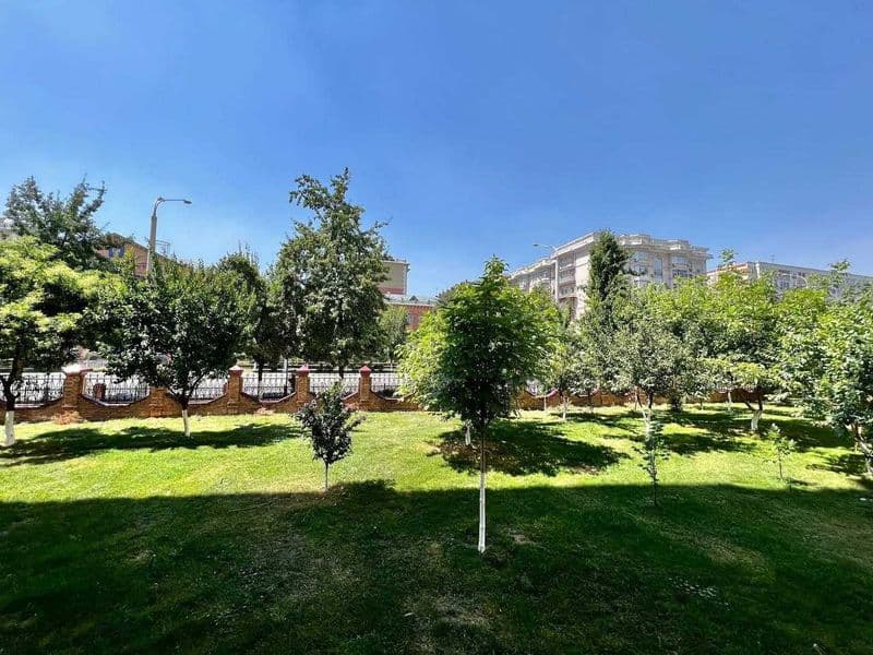 Сдаётся  Квартира В Центре <br />
#Ориентир - ул Нукусская <