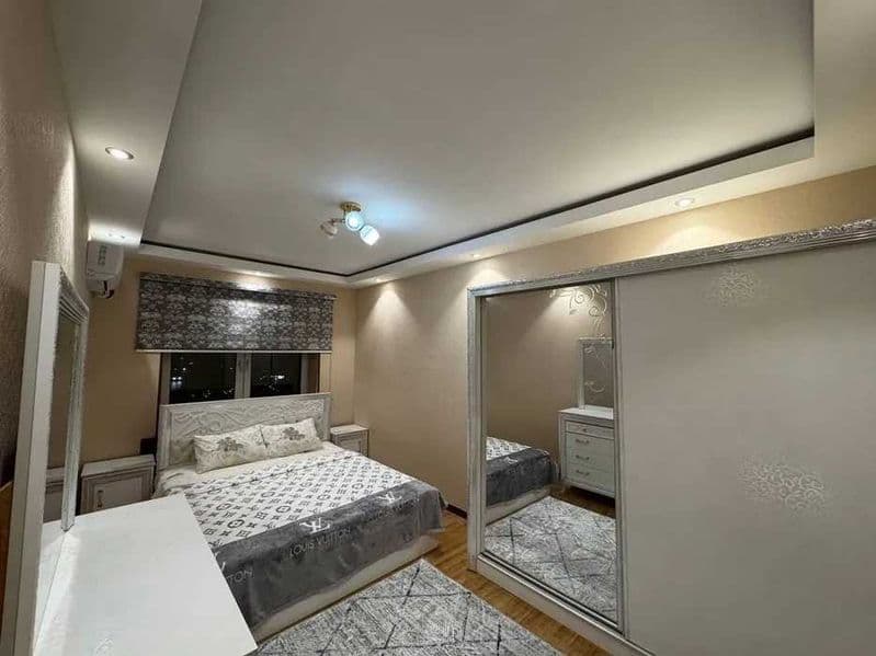 Сдается 4 комнатная квартира 150 кв.м. <br />
Просторные ком