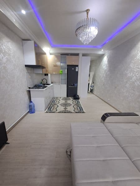 Яшнобод олмос махалла арендага квартира <br />
1 хонали. 300