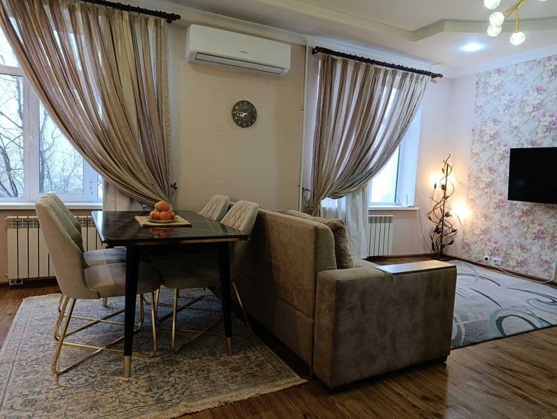 Сдаётся упакованная квартира 1/5/5 (напротив Mirabad Avenue)