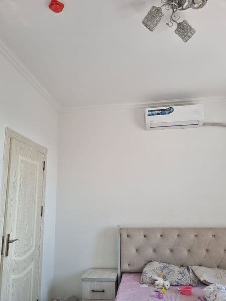 3 xonali uy. 2 ta sanuzeli bor.Balkoni bor. Shinam. Tinch qo