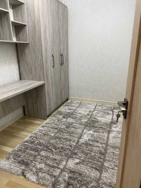 Сдаётся квартира возле 145 школы по улице Истикбол 4-4-5     — фото 4