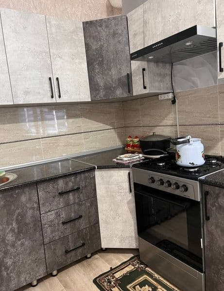 Яккасарой <br />
<br />
Миллий бог метрони олдида янги 12 эт — фото 2