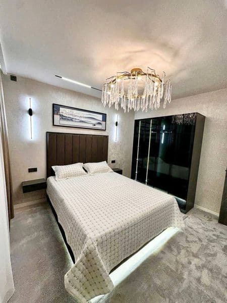 Квартира полностью обставлена мебелью и техникой звоните ест