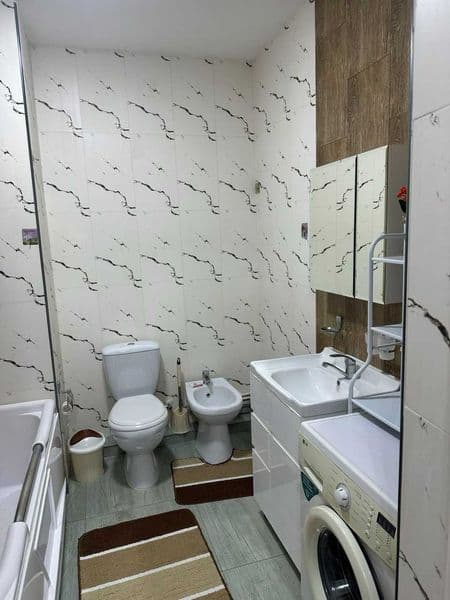 Новый дом в отличном состоянии. 3 этаж 9-этажного дома, 2 ко