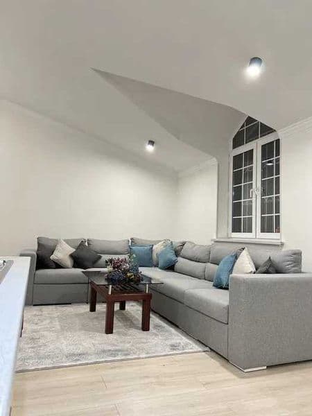 Комнат: 3<br />
Этаж: 9<br />
Этажность: 9<br />
Площадь: 10