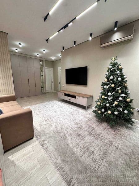 • Район: Яккасарайский<br />
• Адрес: Шота РУставели<br />
< — фото 3