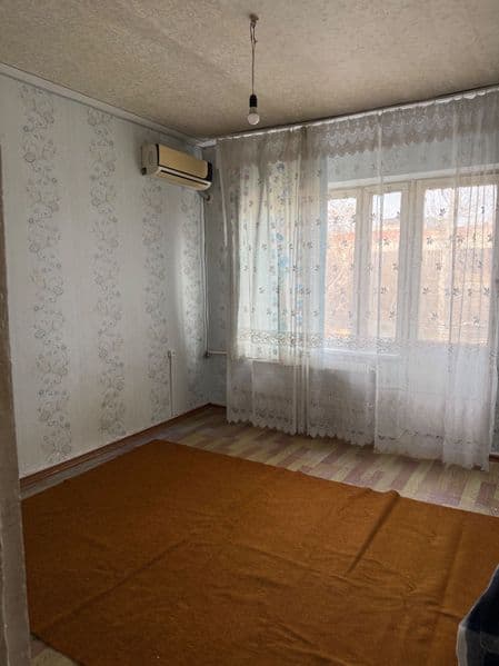 Сдается 1-комнатная квартира в бывшем общежитии.<br />
Все у