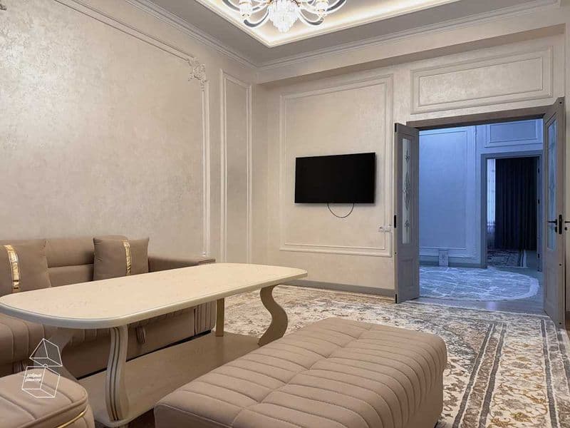 Просторная домашняя квартира сквозной планировки с каналом у — фото 3