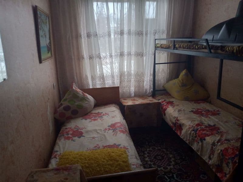 Квартирант куяман.<br />
Шароити бор. <br />
Манзил: Водник.