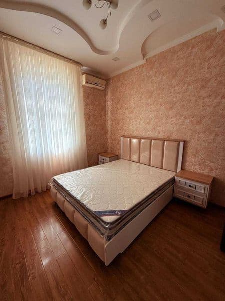 Сдаётся 2-комнатная квартира на 1-м этаже в центре города, р — фото 4