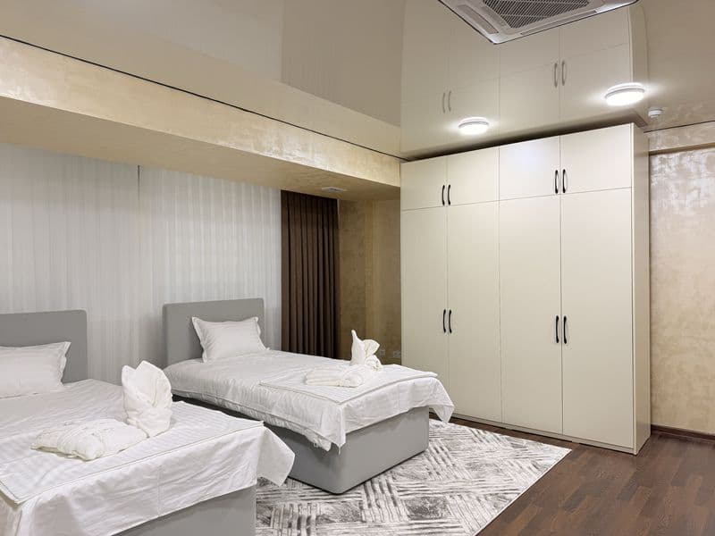 Farxadskiy bozor tog’risida 1 xonali hamma sharoitlari bor n