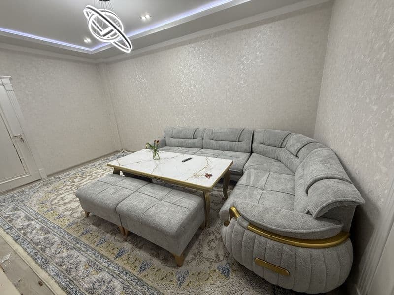 Yunusobod 11 kvartalda navostroyka 9 etajka domni  2 etajida