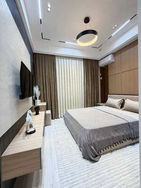 Количество комнат: 3<br />
 Мебель и техника: есть (холодиль