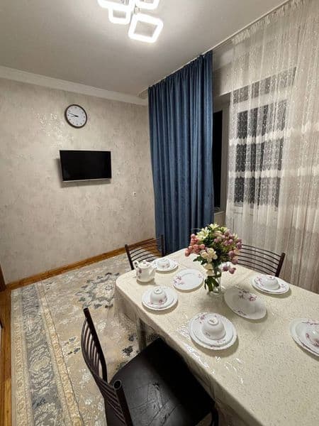 Сдается в аренду квартира 3-х комнатная, банковский дом перв