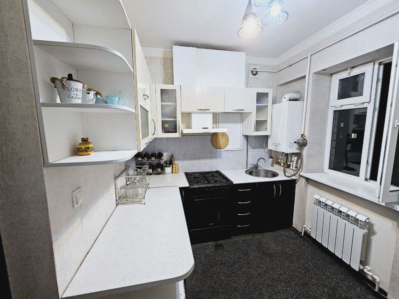 Сергели метроси ёнида жойлашган 3 хонали квартирага<br />
 4