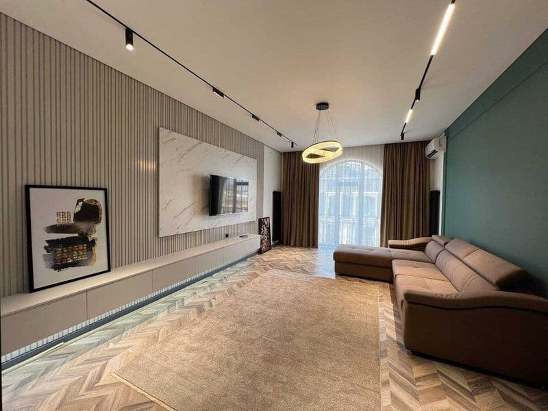 • Район: Мирабад <br />
• Мирабад Авеню<br />
• Комнат: 4<br