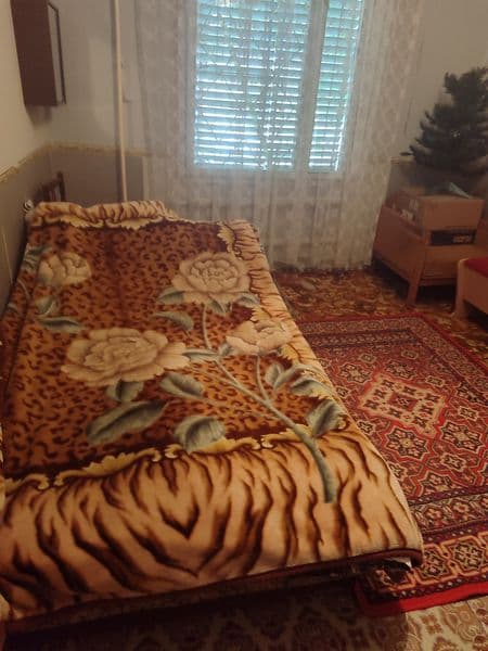 Квартира из четырех комнат, одну занимает хозяйка . Три сдаю — фото 4