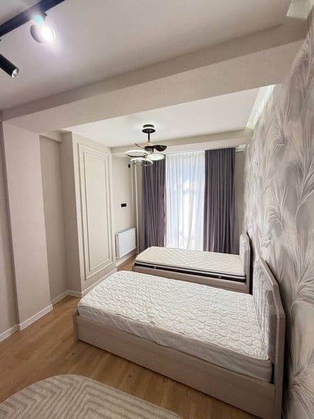 Отличное расположение дома - всё рядом - много магазинов, Це — фото 5