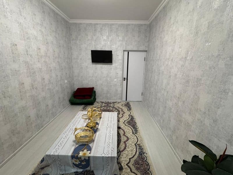 1 xonali uy ijaraga beriladi<br />
Holati : yangi yevroremon