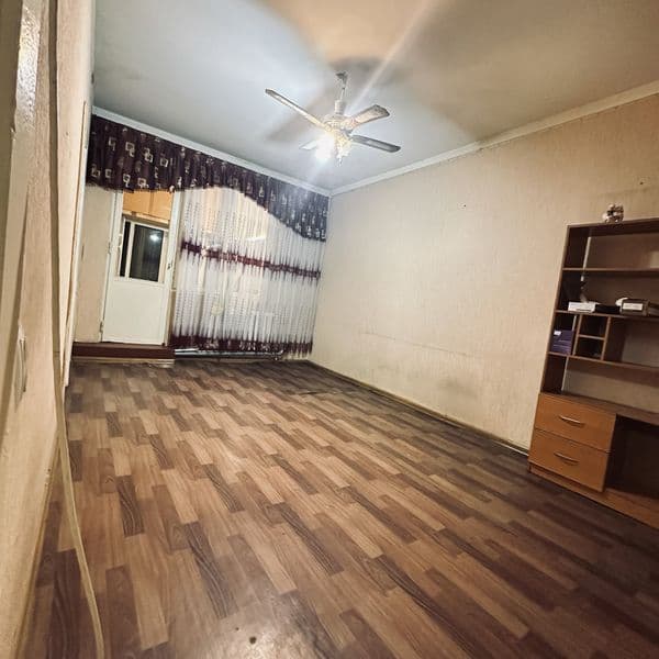 Чилонзор-10 квартал Фарход бозори ва Жахон тиллари университ