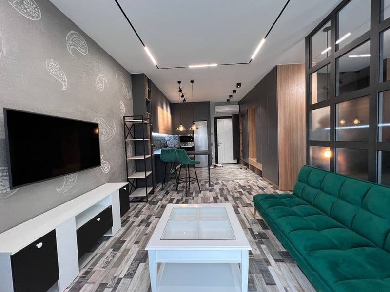 • В квартире имеется все необходимое мебель и техника для ко