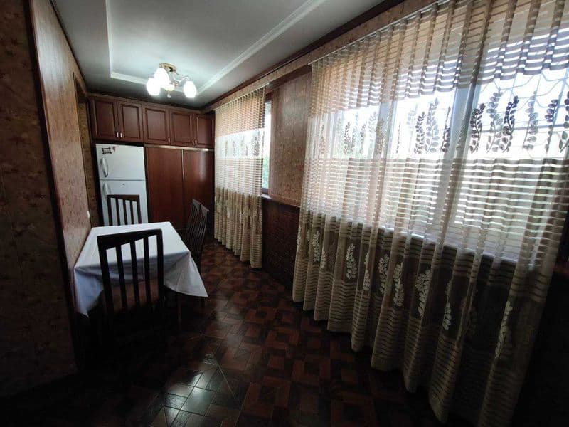 Сдаётся квартира на Ойбеке. <br />
Комнат 4<br />
Этаж 4<br  — фото 4