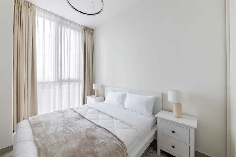 2 комнатную квартиру на 8 этаже,<br />
В квартире есть все н